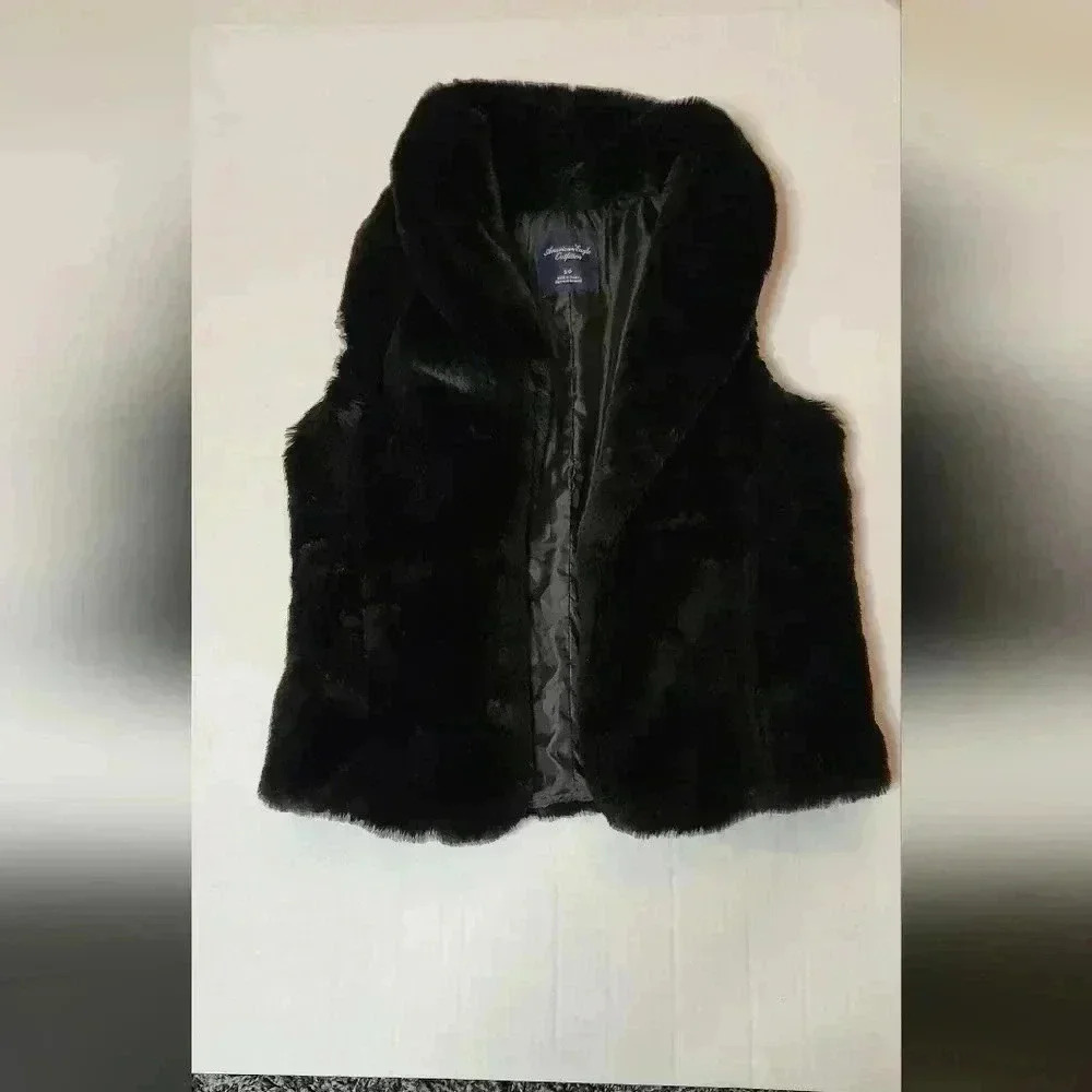 Amercian Eagle Faux Fur Black Vest  Size Small